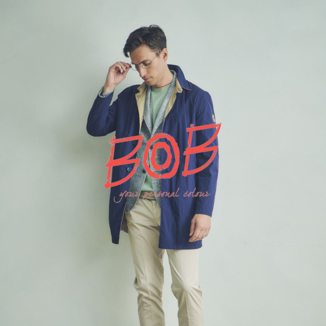 季節の端境期を軽快に。2つのブルーで魅せるリバーシブル・ポケッタブルコート