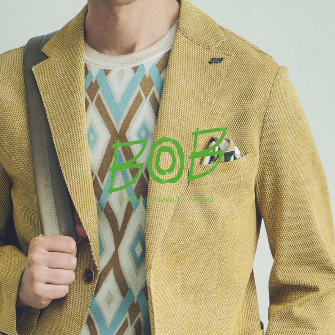 日常を彩る「マスタードイエロー」。大人の肌を明るく見せる、BOBのコンフォート・ジャケット