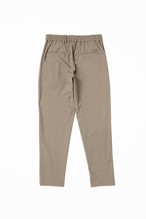 テクニカルファブリックトラベルパンツ / Col：NOCE クルミ